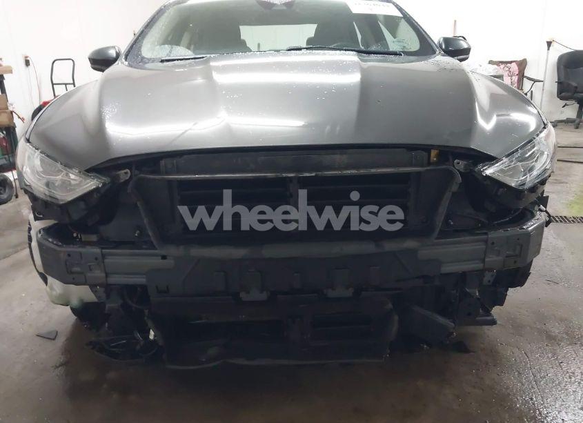 Photo 6 of 2019 Ford Fusion HYBRID SE (VIN 3FA6P0LU4KR112782)