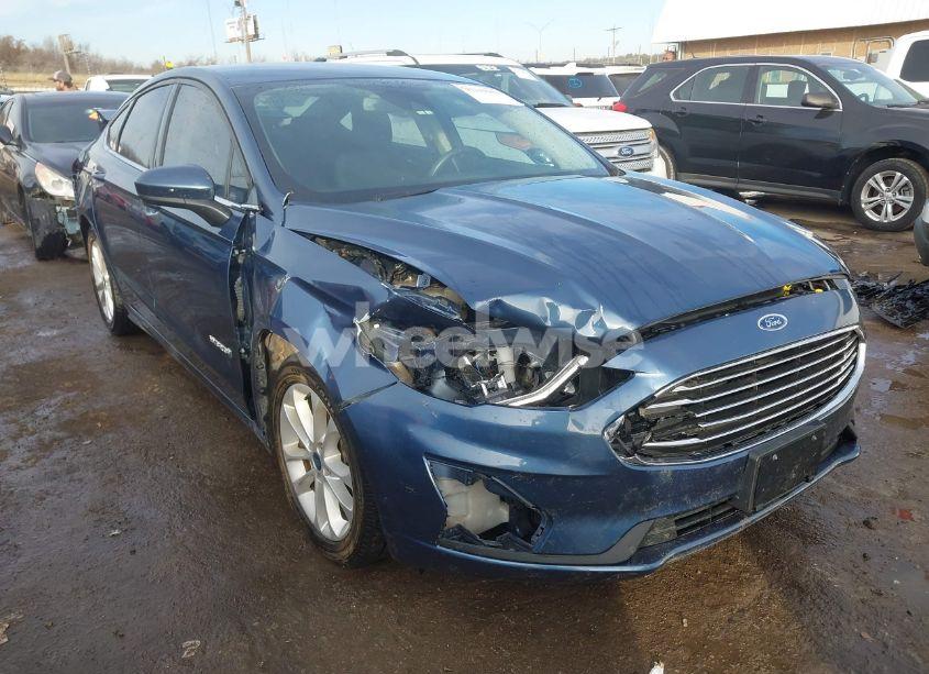 2019 Ford Fusion HYBRID SE (VIN 3FA6P0LU4KR156734) main photo