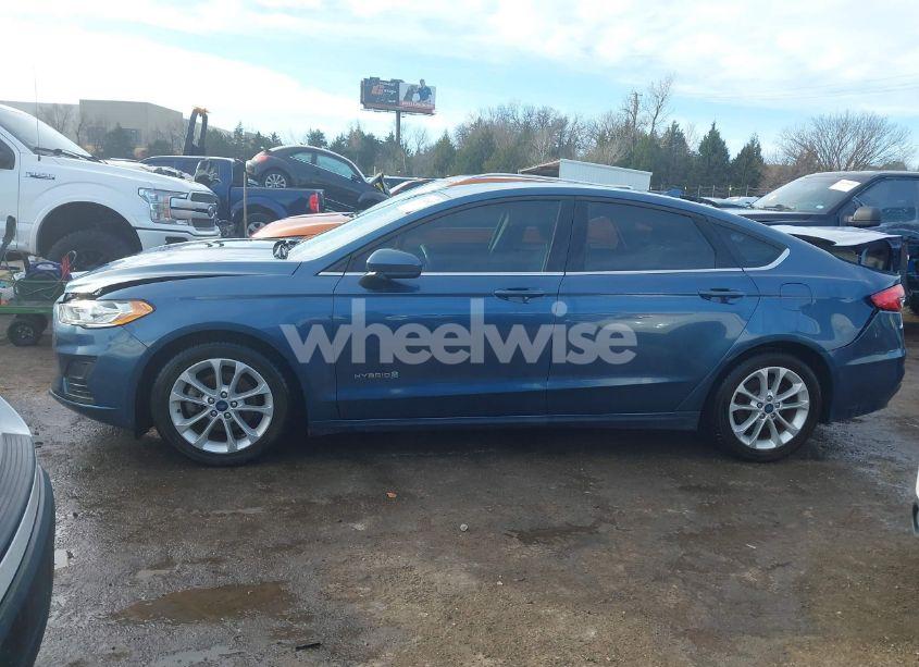 Photo 14 of 2019 Ford Fusion HYBRID SE (VIN 3FA6P0LU4KR156734)