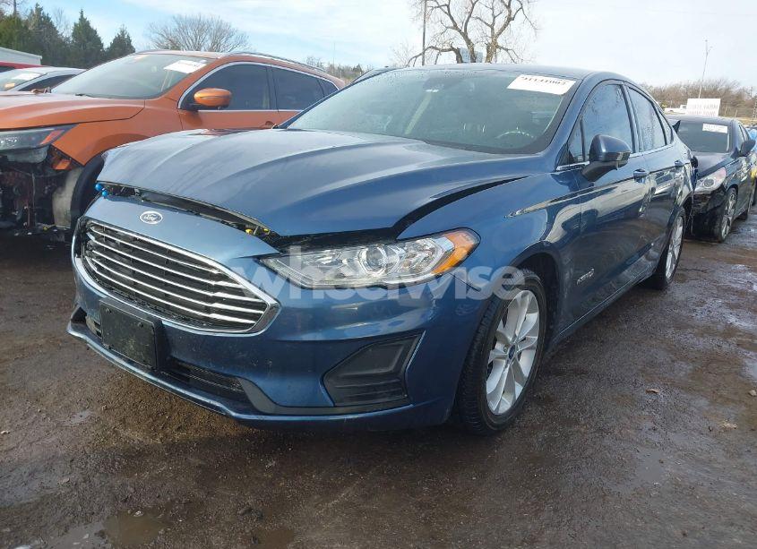 Photo 2 of 2019 Ford Fusion HYBRID SE (VIN 3FA6P0LU4KR156734)