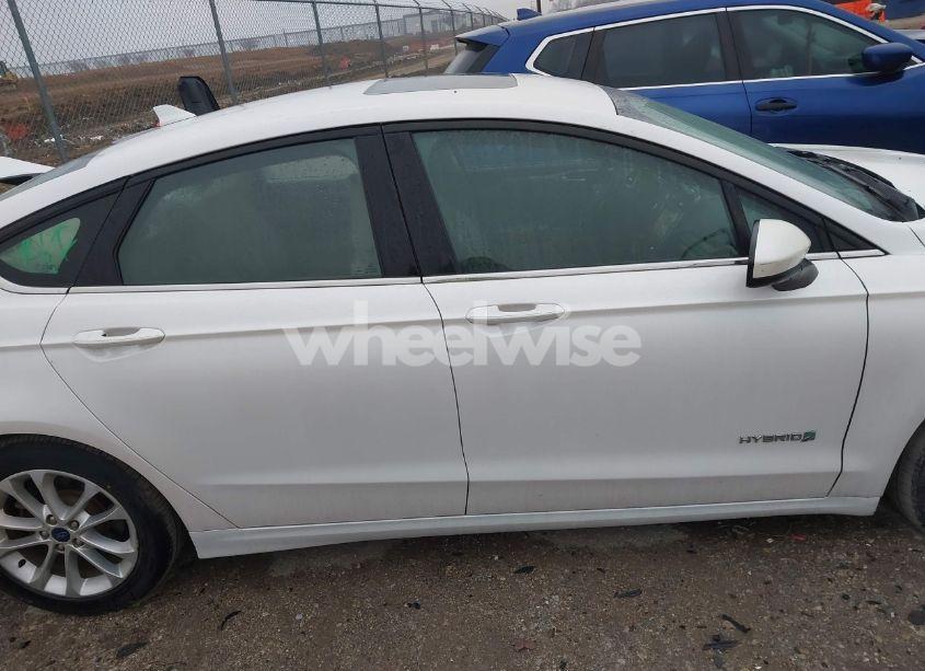 Photo 13 of 2019 Ford Fusion HYBRID SE (VIN 3FA6P0LU4KR187398)