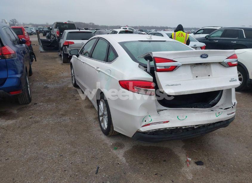 Photo 3 of 2019 Ford Fusion HYBRID SE (VIN 3FA6P0LU4KR187398)