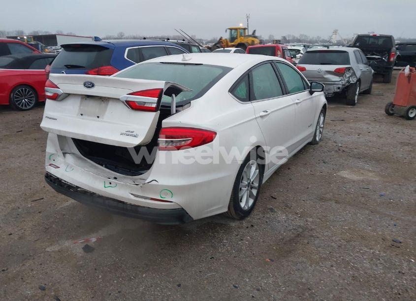 Photo 4 of 2019 Ford Fusion HYBRID SE (VIN 3FA6P0LU4KR187398)
