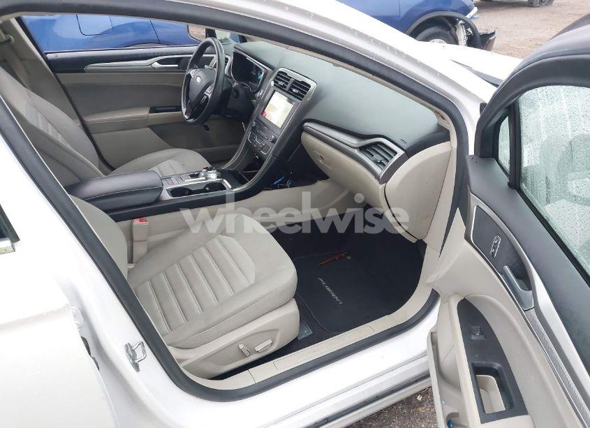 Photo 5 of 2019 Ford Fusion HYBRID SE (VIN 3FA6P0LU4KR187398)