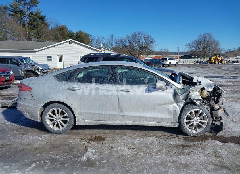 Photo 14 of 2019 Ford Fusion HYBRID SE (VIN 3FA6P0LU4KR225597)