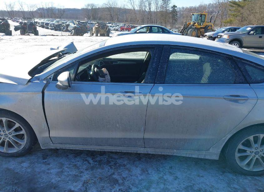 Photo 15 of 2019 Ford Fusion HYBRID SE (VIN 3FA6P0LU4KR225597)