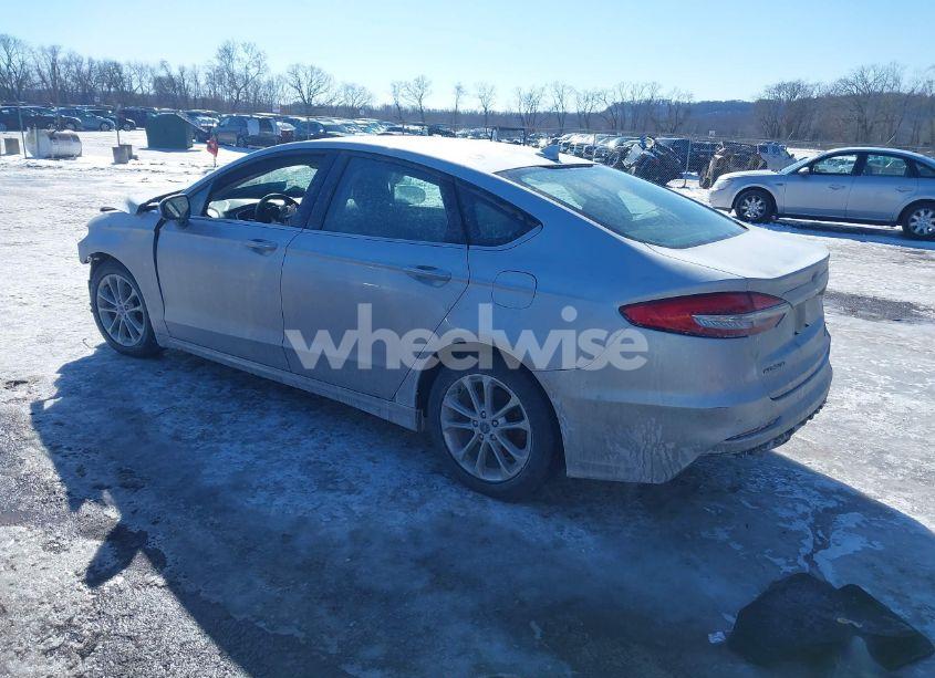 Photo 3 of 2019 Ford Fusion HYBRID SE (VIN 3FA6P0LU4KR225597)