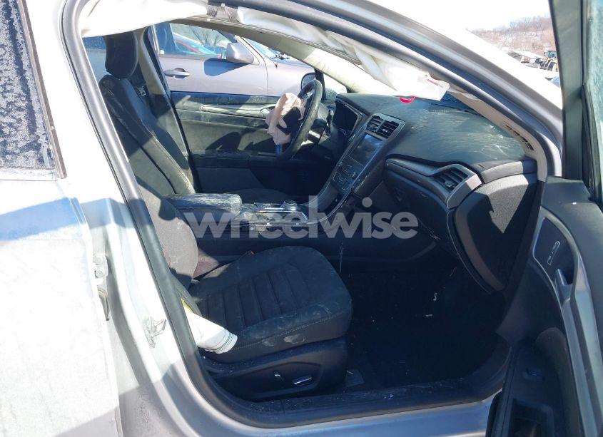 Photo 5 of 2019 Ford Fusion HYBRID SE (VIN 3FA6P0LU4KR225597)