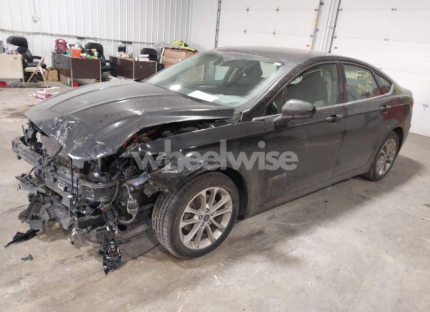 Photo 2 of 2019 Ford Fusion HYBRID SE (VIN 3FA6P0LU4KR237071)