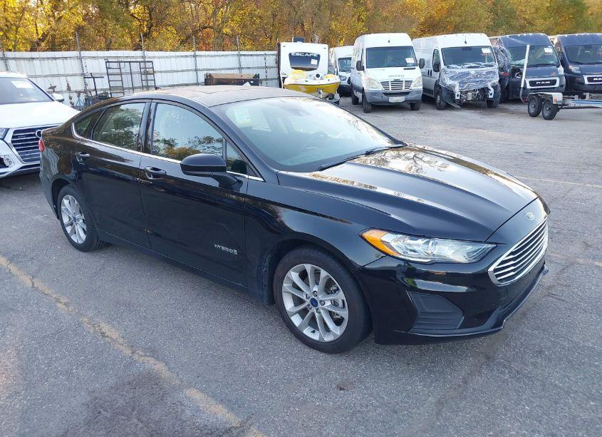 2019 Ford Fusion HYBRID SE (VIN 3FA6P0LU4KR262147) main photo