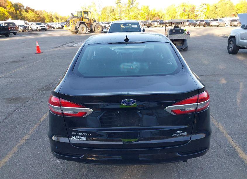 Photo 16 of 2019 Ford Fusion HYBRID SE (VIN 3FA6P0LU4KR262147)