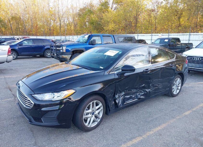 Photo 2 of 2019 Ford Fusion HYBRID SE (VIN 3FA6P0LU4KR262147)