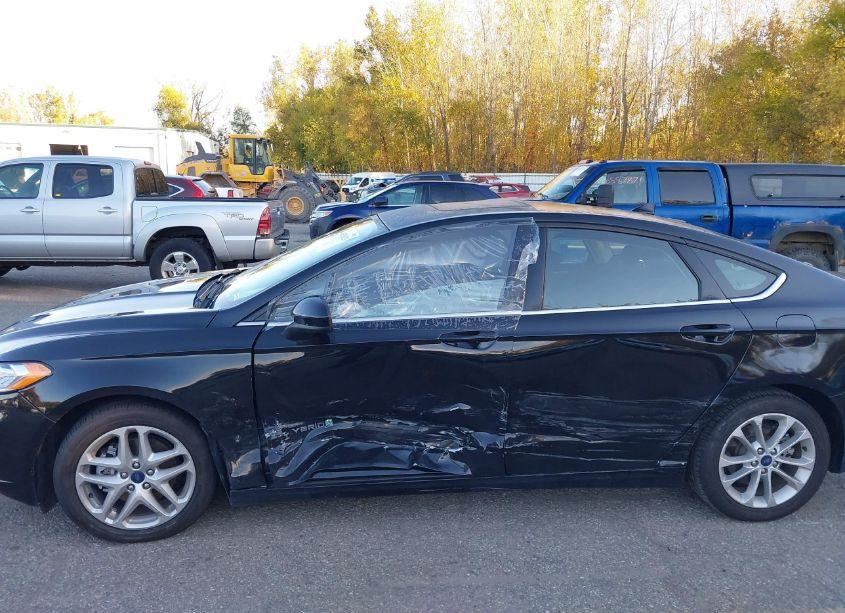 Photo 6 of 2019 Ford Fusion HYBRID SE (VIN 3FA6P0LU4KR262147)