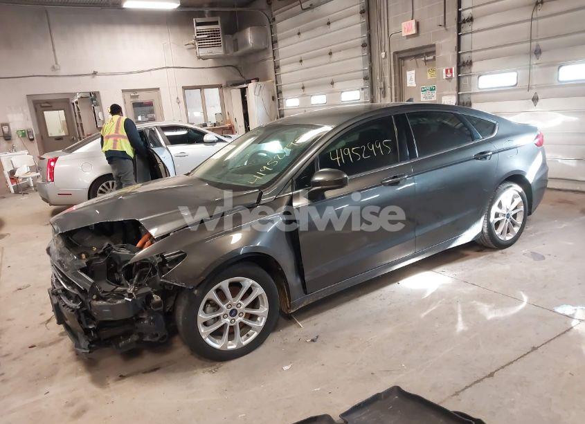 Photo 2 of 2020 Ford Fusion HYBRID SE (VIN 3FA6P0LU4LR118809)