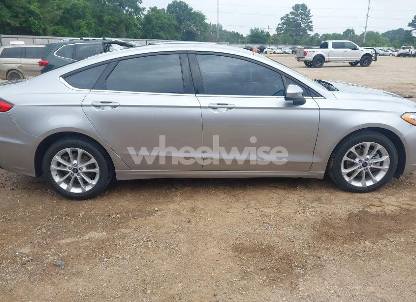Photo 13 of 2020 Ford Fusion HYBRID SE (VIN 3FA6P0LU4LR148070)