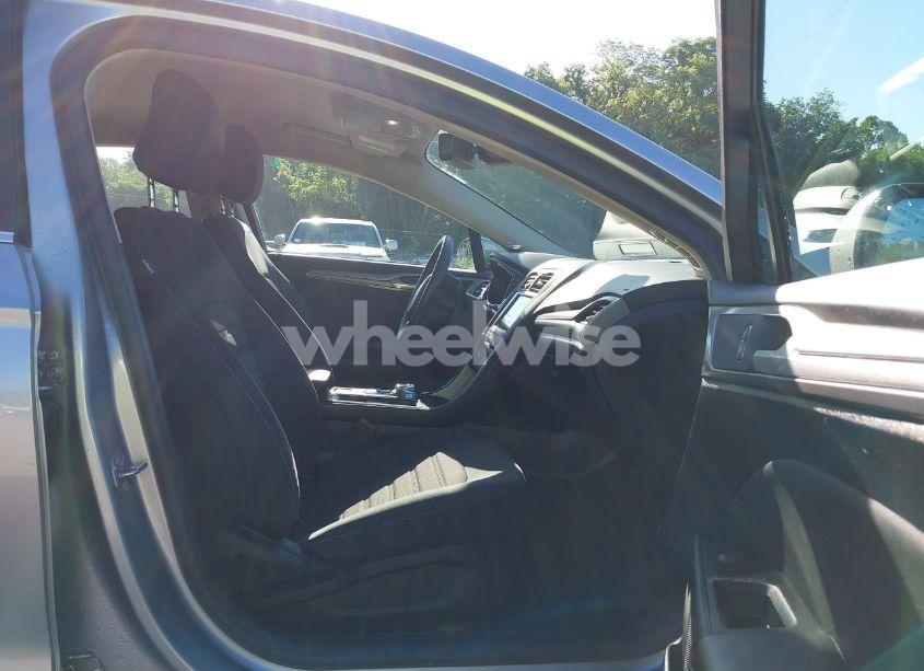 Photo 5 of 2020 Ford Fusion HYBRID SE (VIN 3FA6P0LU4LR219672)