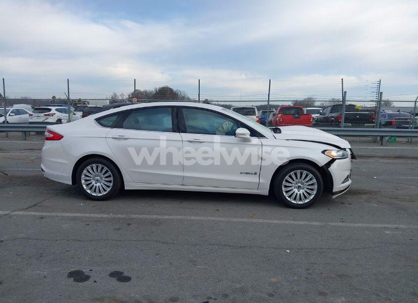 Photo 13 of 2016 Ford Fusion HYBRID SE (VIN 3FA6P0LU5GR376777)