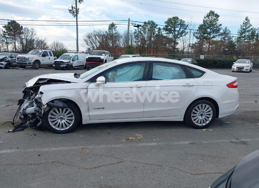 Photo 14 of 2016 Ford Fusion HYBRID SE (VIN 3FA6P0LU5GR376777)