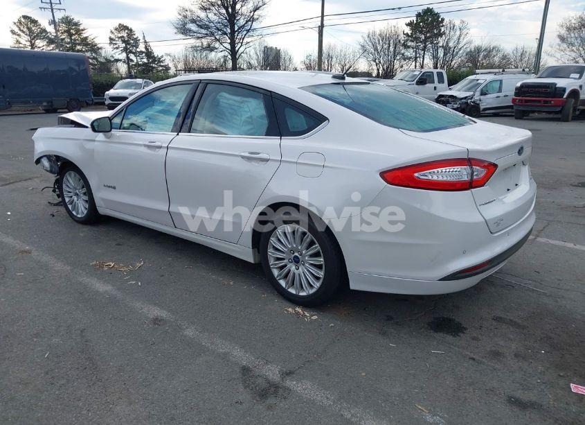 Photo 3 of 2016 Ford Fusion HYBRID SE (VIN 3FA6P0LU5GR376777)