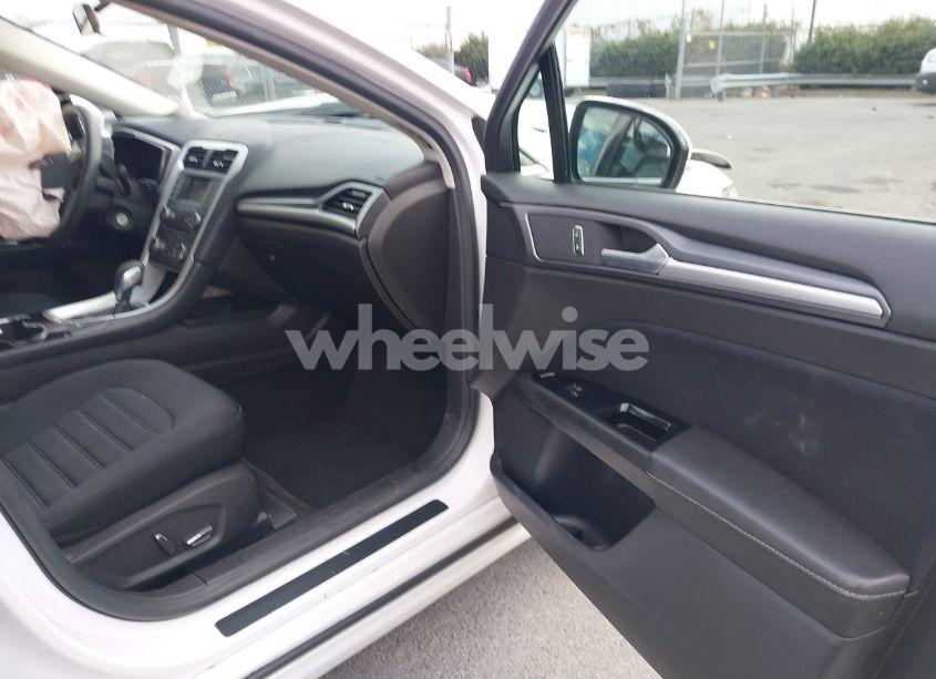 Photo 5 of 2016 Ford Fusion HYBRID SE (VIN 3FA6P0LU5GR376777)