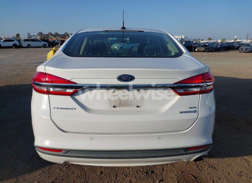 Photo 16 of 2018 Ford Fusion HYBRID SE (VIN 3FA6P0LU5JR268117)
