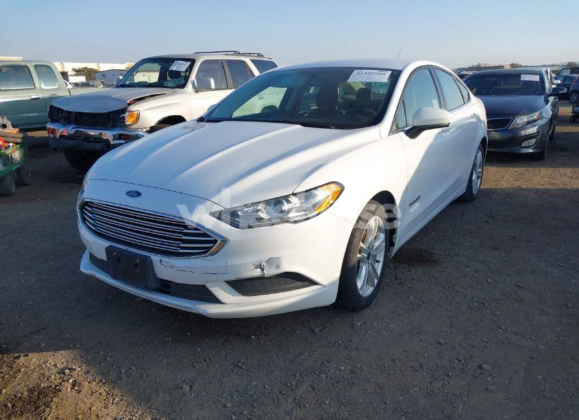 Photo 2 of 2018 Ford Fusion HYBRID SE (VIN 3FA6P0LU5JR268117)