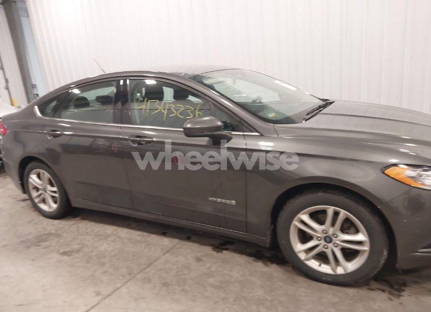 Photo 13 of 2018 Ford Fusion HYBRID SE (VIN 3FA6P0LU5JR277271)