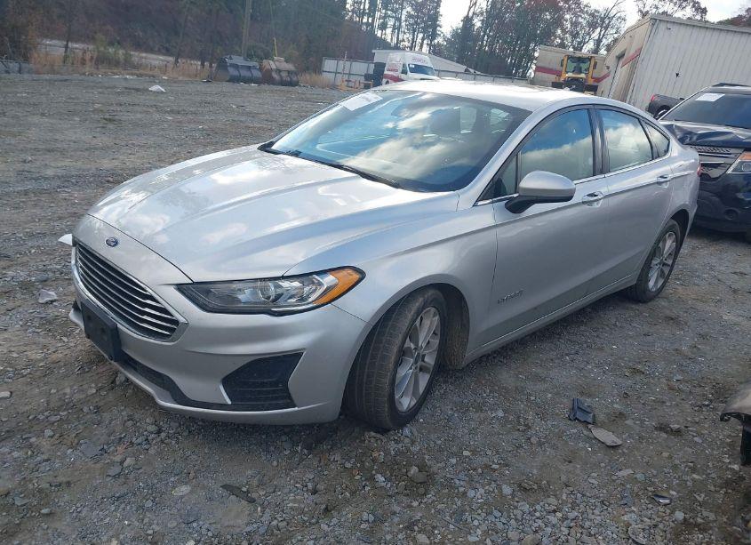 Photo 2 of 2019 Ford Fusion HYBRID SE (VIN 3FA6P0LU5KR114766)