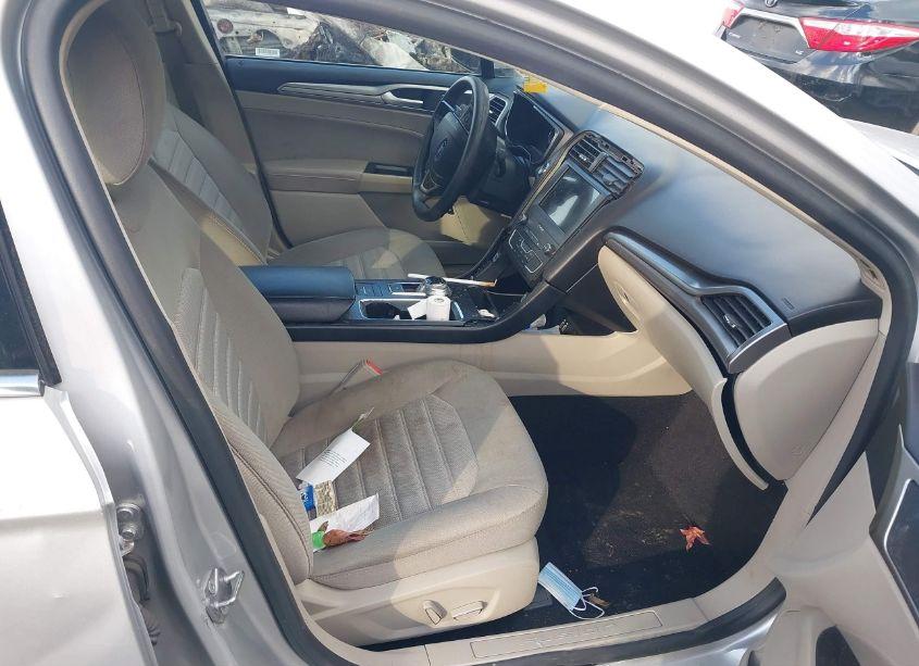 Photo 5 of 2019 Ford Fusion HYBRID SE (VIN 3FA6P0LU5KR114766)