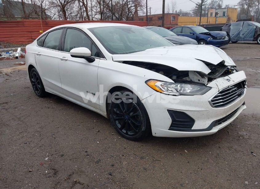 2019 Ford Fusion HYBRID SE (VIN 3FA6P0LU5KR167502) main photo