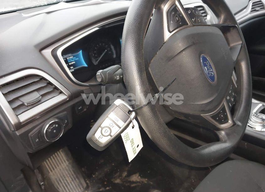 Photo 11 of 2019 Ford Fusion HYBRID SE (VIN 3FA6P0LU5KR167502)