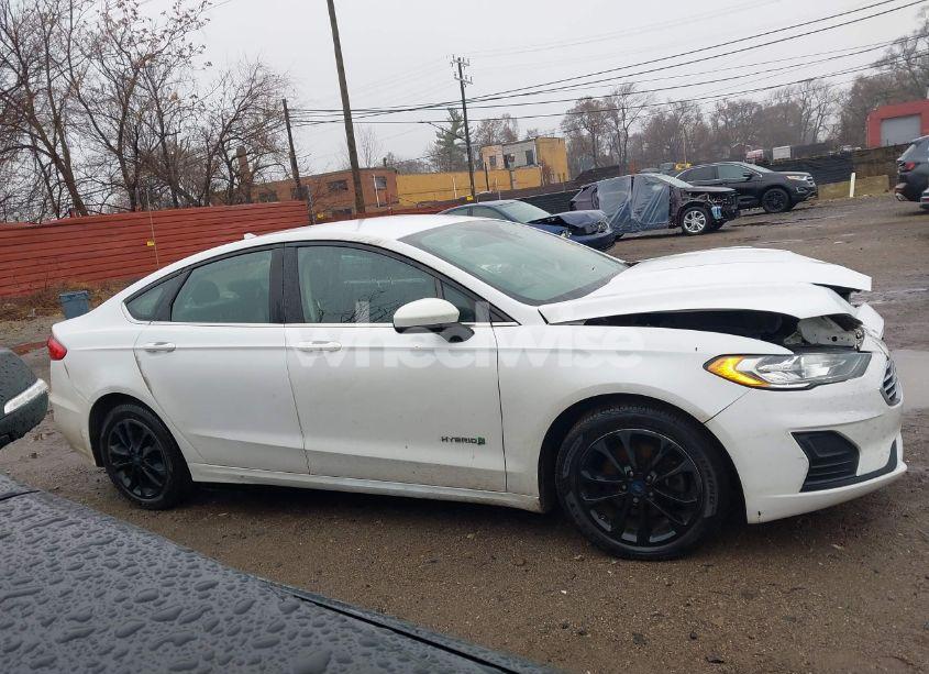 Photo 13 of 2019 Ford Fusion HYBRID SE (VIN 3FA6P0LU5KR167502)
