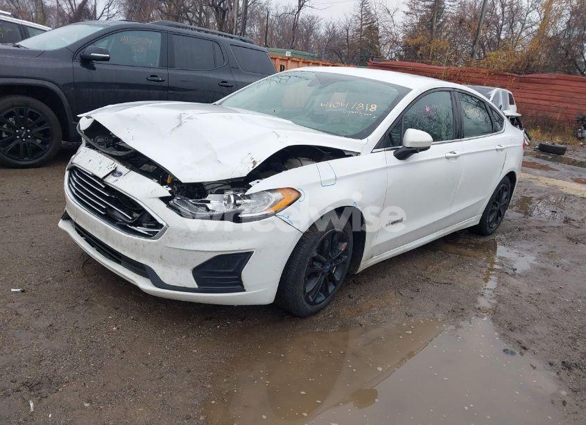 Photo 2 of 2019 Ford Fusion HYBRID SE (VIN 3FA6P0LU5KR167502)