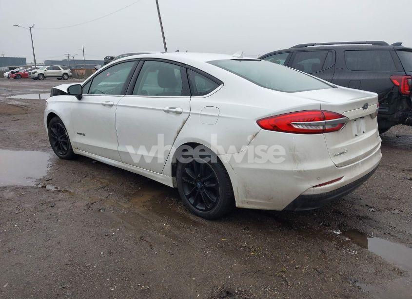 Photo 3 of 2019 Ford Fusion HYBRID SE (VIN 3FA6P0LU5KR167502)