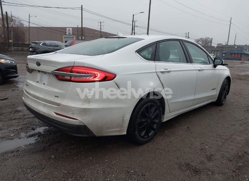 Photo 4 of 2019 Ford Fusion HYBRID SE (VIN 3FA6P0LU5KR167502)