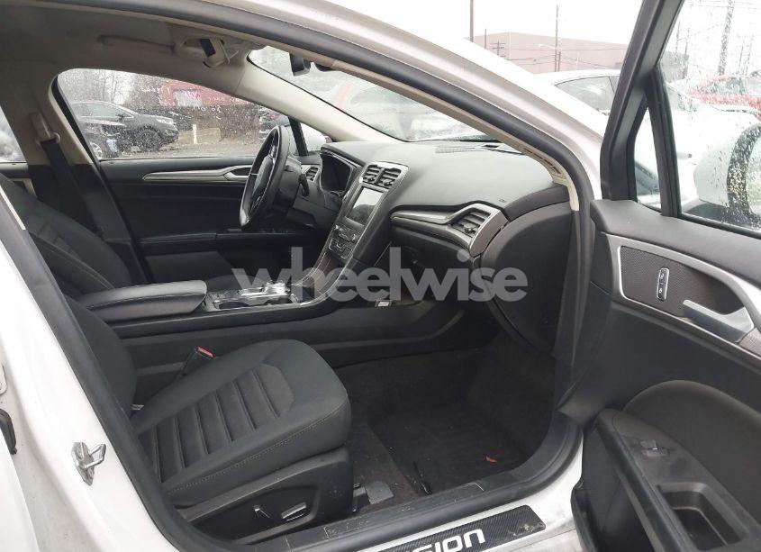 Photo 5 of 2019 Ford Fusion HYBRID SE (VIN 3FA6P0LU5KR167502)