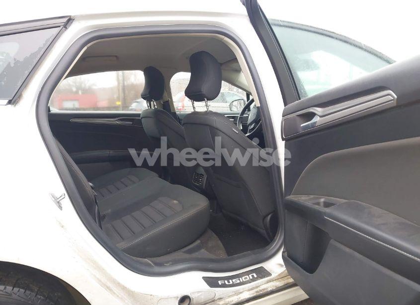 Photo 8 of 2019 Ford Fusion HYBRID SE (VIN 3FA6P0LU5KR167502)