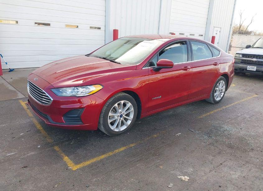 Photo 2 of 2019 Ford Fusion HYBRID SE (VIN 3FA6P0LU5KR168133)