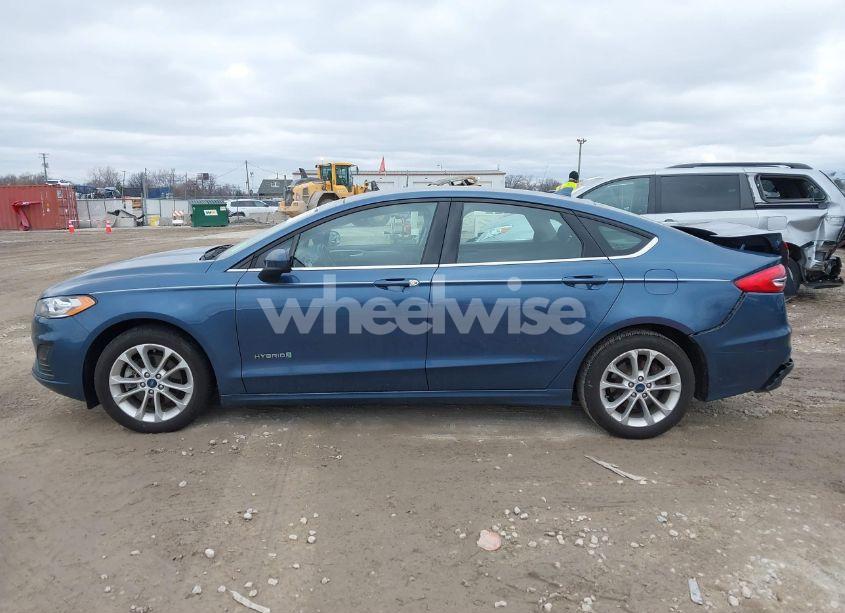 Photo 15 of 2019 Ford Fusion HYBRID SE (VIN 3FA6P0LU5KR168701)
