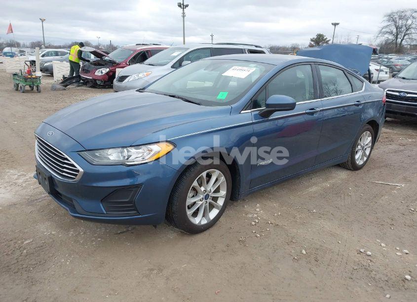 Photo 2 of 2019 Ford Fusion HYBRID SE (VIN 3FA6P0LU5KR168701)