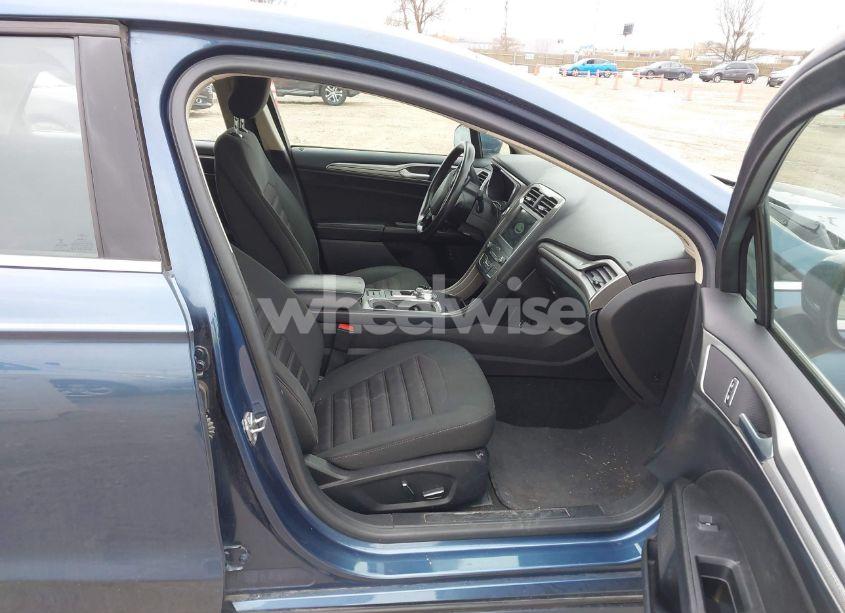 Photo 5 of 2019 Ford Fusion HYBRID SE (VIN 3FA6P0LU5KR168701)