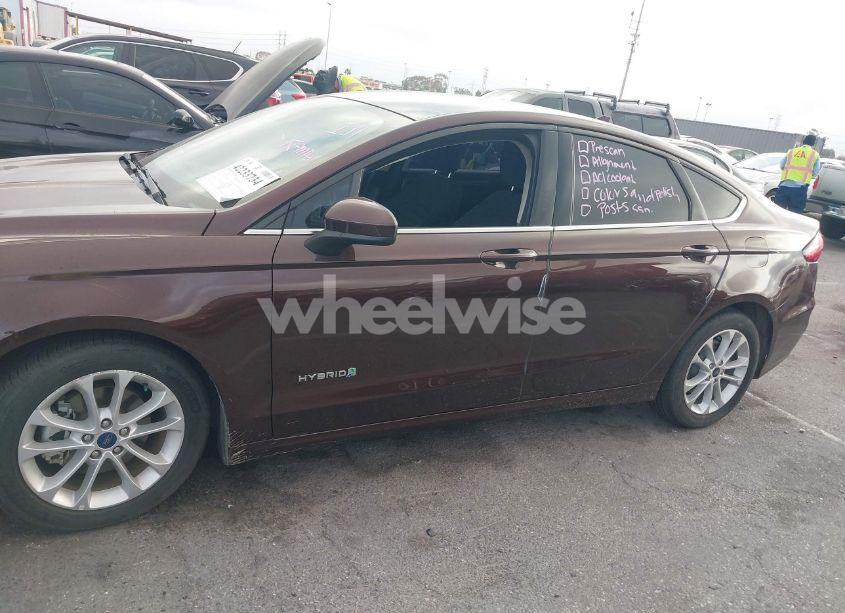 Photo 14 of 2019 Ford Fusion HYBRID SE (VIN 3FA6P0LU5KR175048)