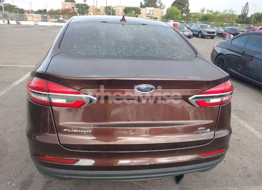 Photo 16 of 2019 Ford Fusion HYBRID SE (VIN 3FA6P0LU5KR175048)