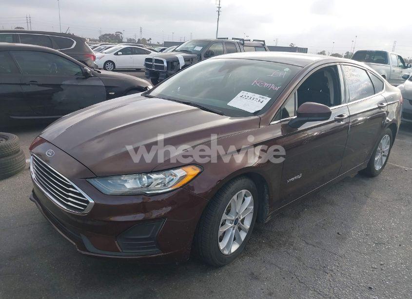 Photo 2 of 2019 Ford Fusion HYBRID SE (VIN 3FA6P0LU5KR175048)