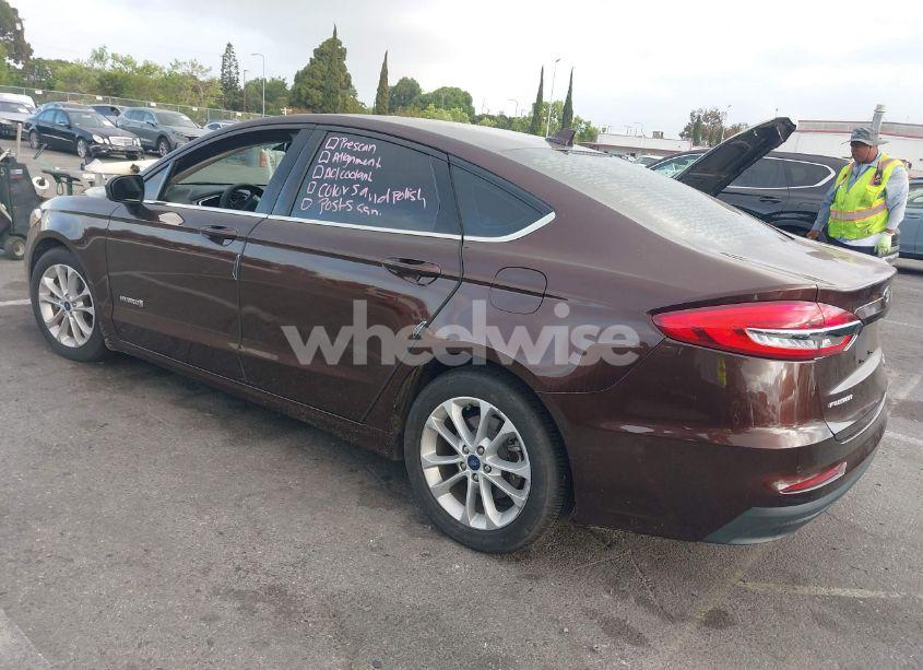 Photo 3 of 2019 Ford Fusion HYBRID SE (VIN 3FA6P0LU5KR175048)