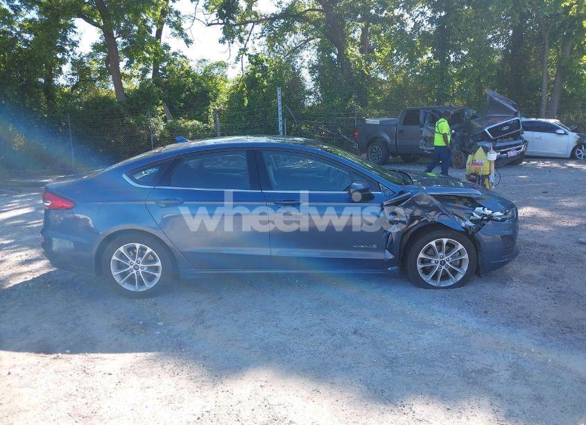 Photo 13 of 2019 Ford Fusion HYBRID SE (VIN 3FA6P0LU5KR185062)
