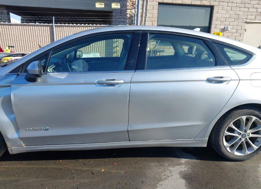 Photo 14 of 2019 Ford Fusion HYBRID SE (VIN 3FA6P0LU5KR207478)