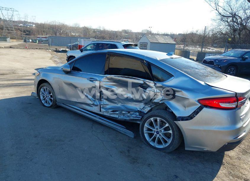 Photo 3 of 2020 Ford Fusion HYBRID SE (VIN 3FA6P0LU5LR142777)