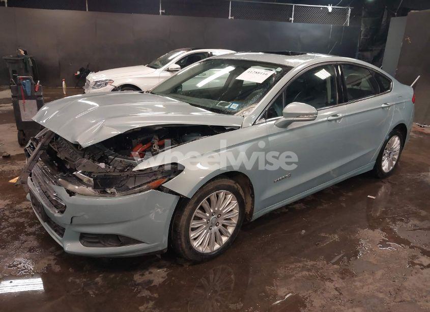Photo 2 of 2013 Ford Fusion HYBRID SE (VIN 3FA6P0LU6DR136889)
