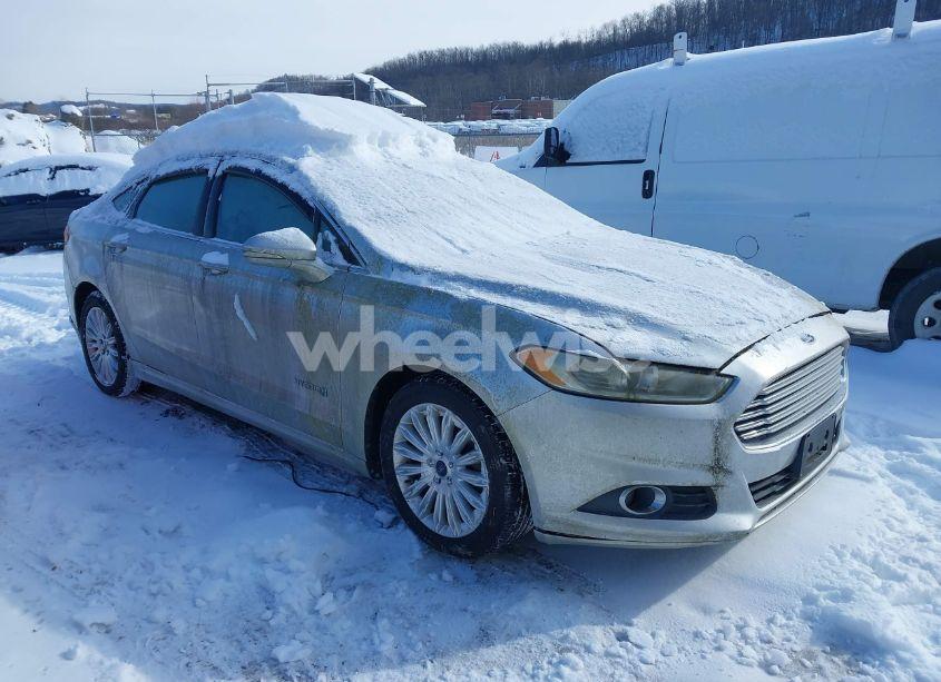 2013 Ford Fusion HYBRID SE (VIN 3FA6P0LU6DR311030) main photo